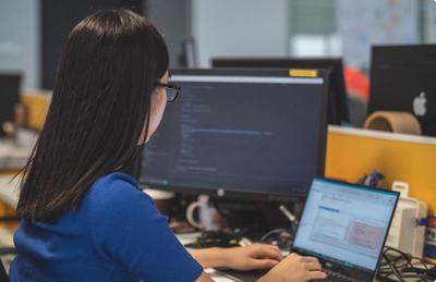 精準(zhǔn)優(yōu)化，引領(lǐng)未來(lái)——彩譜科技(浙江)2025年軟件開(kāi)發(fā)網(wǎng)站優(yōu)化策略深度解讀